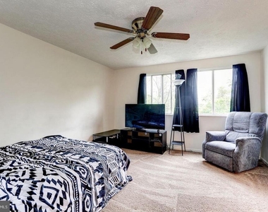 10117 Shelldrake Circle - Photo Thumbnail 12