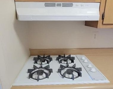 10401 Grosvenor Place - Photo Thumbnail 10