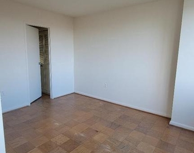 10401 Grosvenor Place - Photo Thumbnail 12