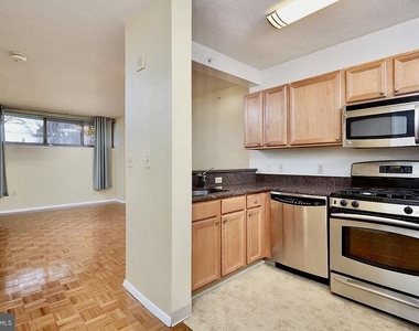 7111 Woodmont Avenue - Photo Thumbnail 3