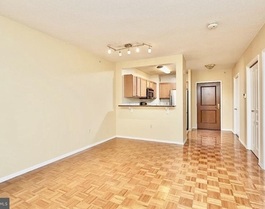 7111 Woodmont Avenue - Photo Thumbnail 5