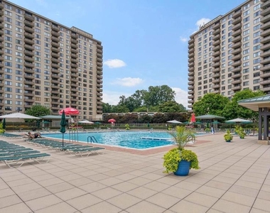 5225 Pooks Hill Road - Photo Thumbnail 33
