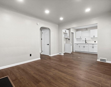 10042 Grayton Street - Photo Thumbnail 3