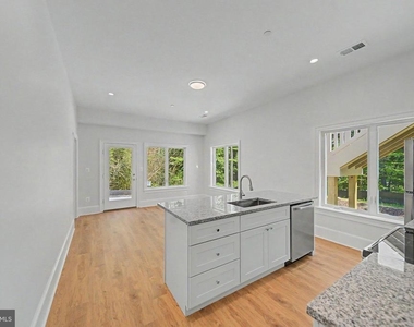 10205 Sorrel Avenue - Photo Thumbnail 4