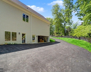 10205 Sorrel Avenue - Photo Thumbnail 17