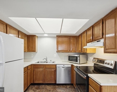 704 Suffield Drive - Photo Thumbnail 7