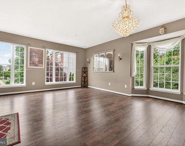 2572 Carrington Way - Photo Thumbnail 10