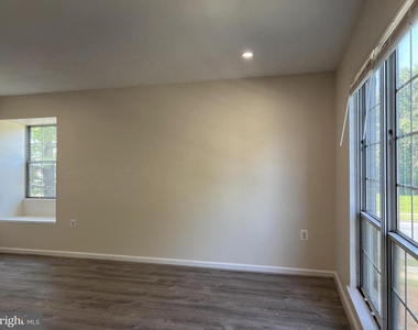 439 Terry Court - Photo Thumbnail 3