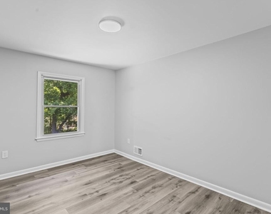 2060 Red Spruce Court - Photo Thumbnail 8