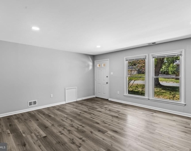 2060 Red Spruce Court - Photo Thumbnail 5