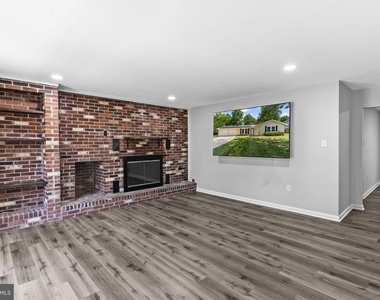 2060 Red Spruce Court - Photo Thumbnail 3