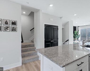 6894 Barrowfield Pl - Photo Thumbnail 11