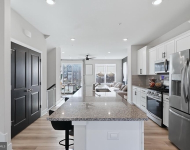 6894 Barrowfield Pl - Photo Thumbnail 8