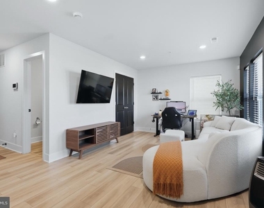 6894 Barrowfield Pl - Photo Thumbnail 2