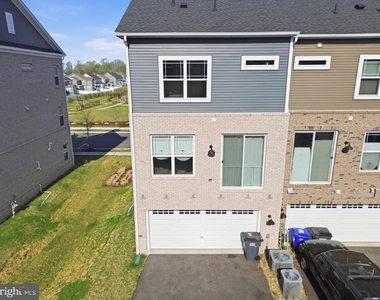 6894 Barrowfield Pl - Photo Thumbnail 1