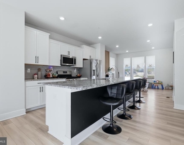 6894 Barrowfield Pl - Photo Thumbnail 6