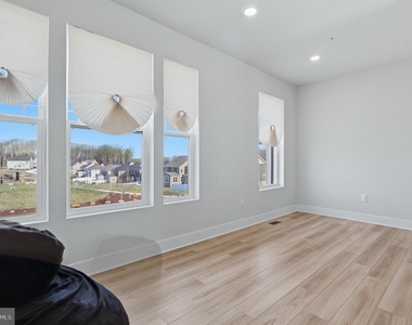 6894 Barrowfield Pl - Photo Thumbnail 10