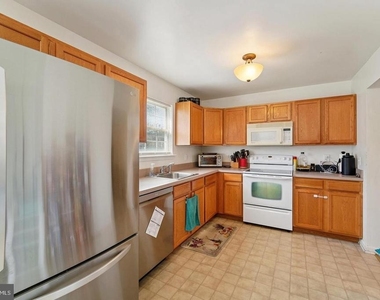 7206 Rutherford Green Circle - Photo Thumbnail 23