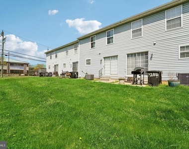 7206 Rutherford Green Circle - Photo Thumbnail 3