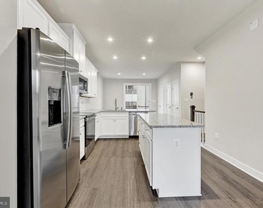 815 Lennox Street - Photo Thumbnail 13