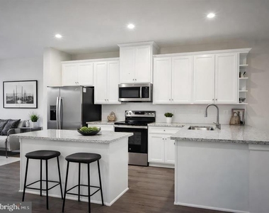 815 Lennox Street - Photo Thumbnail 11