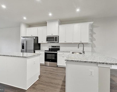 815 Lennox Street - Photo Thumbnail 12