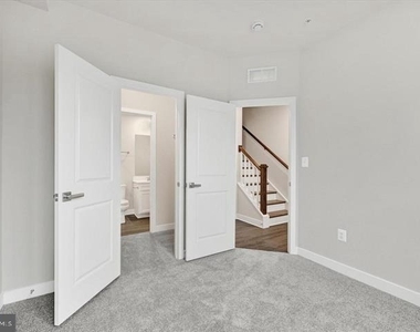 815 Lennox Street - Photo Thumbnail 3