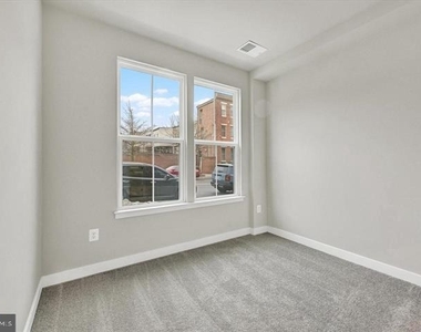 815 Lennox Street - Photo Thumbnail 2