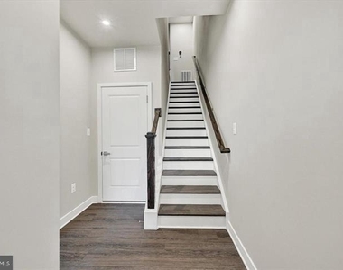 815 Lennox Street - Photo Thumbnail 6