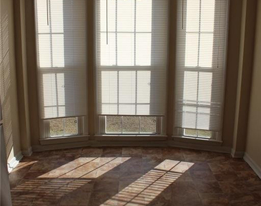 7805 Gallant Ridge Drive - Photo Thumbnail 9
