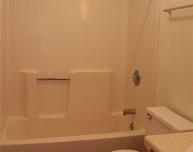 7805 Gallant Ridge Drive - Photo Thumbnail 17