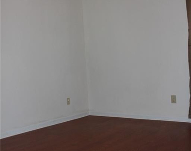 7805 Gallant Ridge Drive - Photo Thumbnail 18