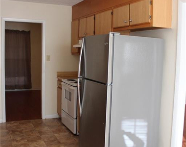 7805 Gallant Ridge Drive - Photo Thumbnail 7
