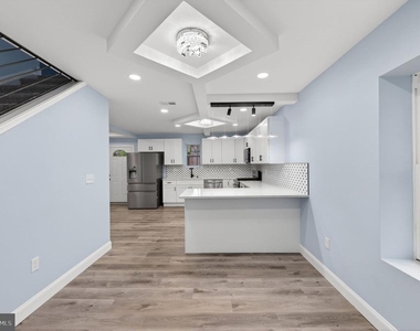 5306 Ethelbert Avenue - Photo Thumbnail 8