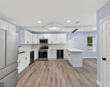 5306 Ethelbert Avenue - Photo Thumbnail 4