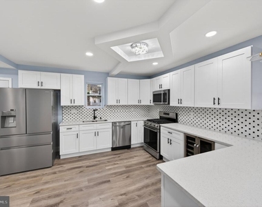 5306 Ethelbert Avenue - Photo Thumbnail 3