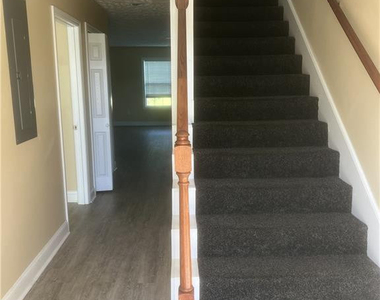 209 Godwin Street - Photo Thumbnail 8