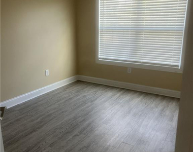 209 Godwin Street - Photo Thumbnail 4