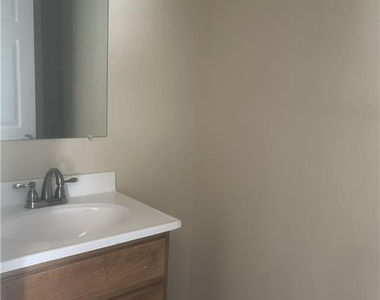 209 Godwin Street - Photo Thumbnail 7