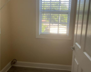 209 Godwin Street - Photo Thumbnail 3