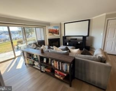 7044 Harbour Village Court - Photo Thumbnail 8