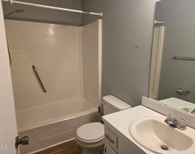 902 W Chatham Street - Photo Thumbnail 9