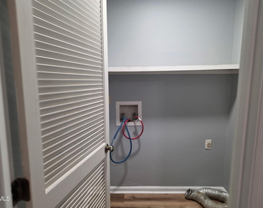902 W Chatham Street - Photo Thumbnail 4
