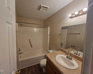 906 W Chatham Street - Photo Thumbnail 7