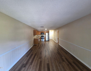 906 W Chatham Street - Photo Thumbnail 11