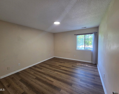 906 W Chatham Street - Photo Thumbnail 4