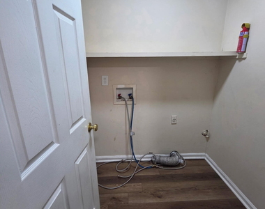 906 W Chatham Street - Photo Thumbnail 10