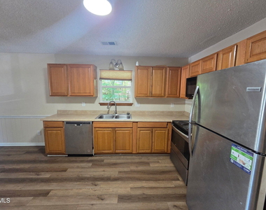 906 W Chatham Street - Photo Thumbnail 3