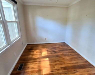 2211 Bernard Street - Photo Thumbnail 16