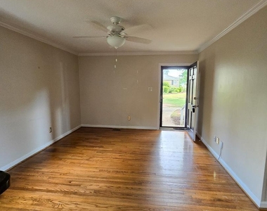 2211 Bernard Street - Photo Thumbnail 3